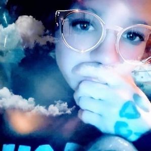 Meet your Posher, Lea